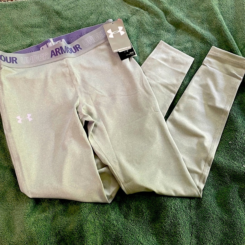NWT - Under Armour Heat Gear Fitted Leggings, Girls Youth Large "Keeps you Cool"